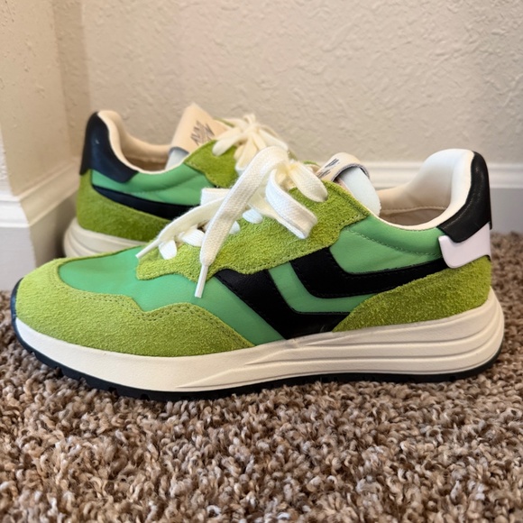 Steve Madden Women’s Burst Sneaker Sz 8 NWT